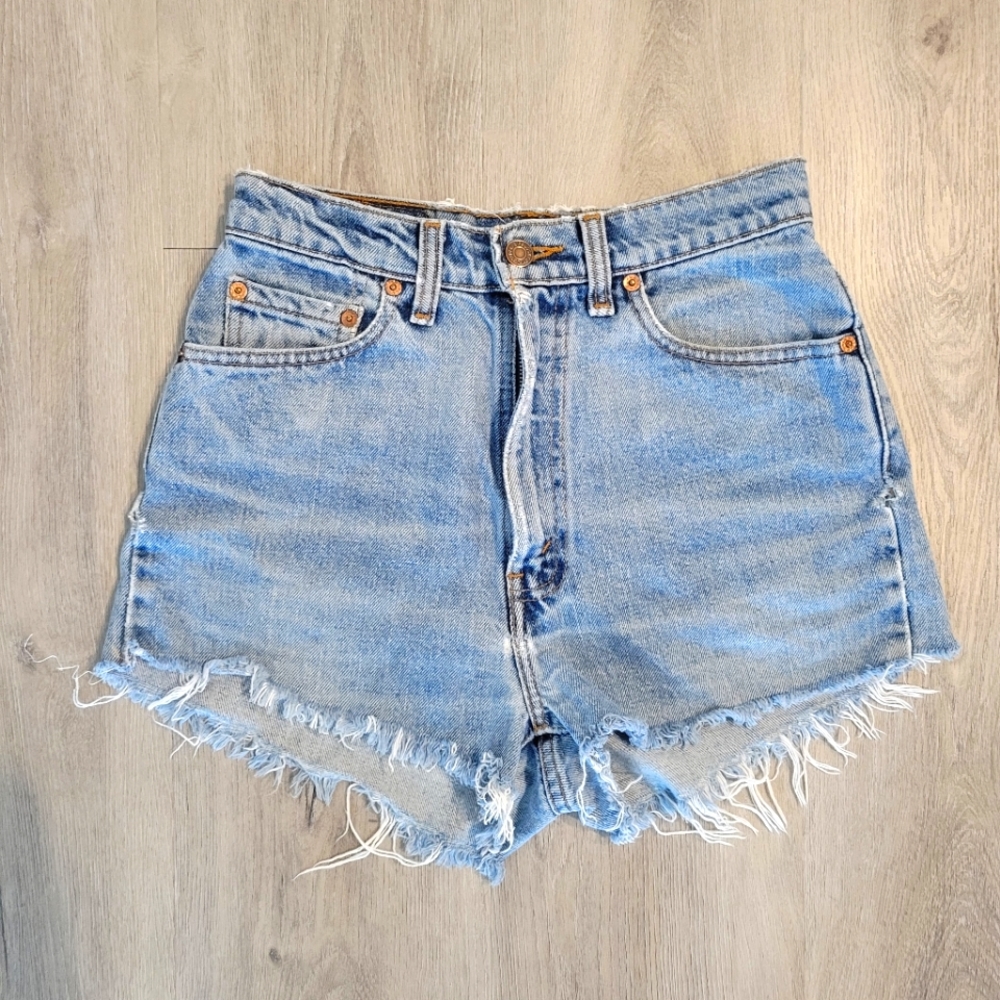 Vintage Levi cut off jean shorts